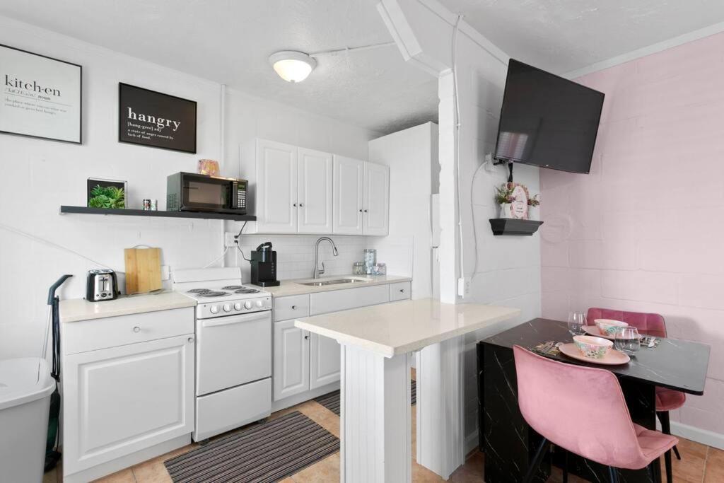 Appartement The Pink Oasis Waterfront 1 Bed Apt à Tampa Extérieur photo